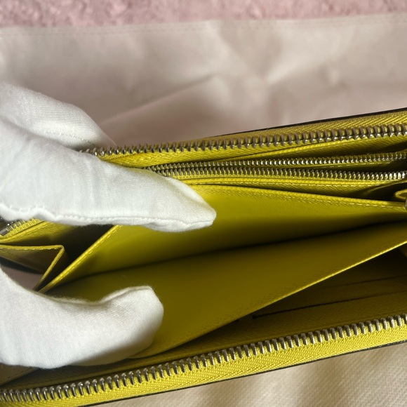 Elegant Yellow LV EPI Women's Zippy Wallet - Picture 7 of 14